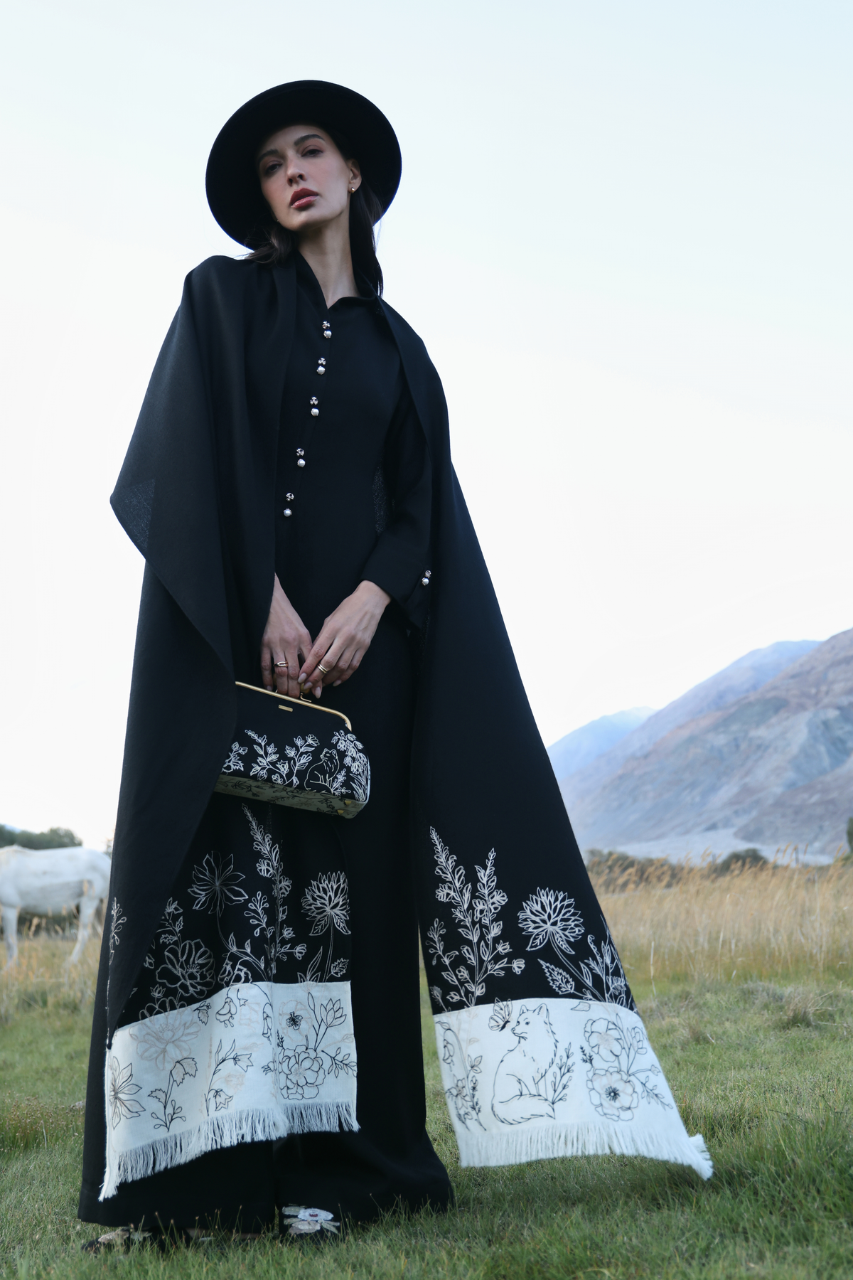 Hearth Woollen Shawl (Black & White)