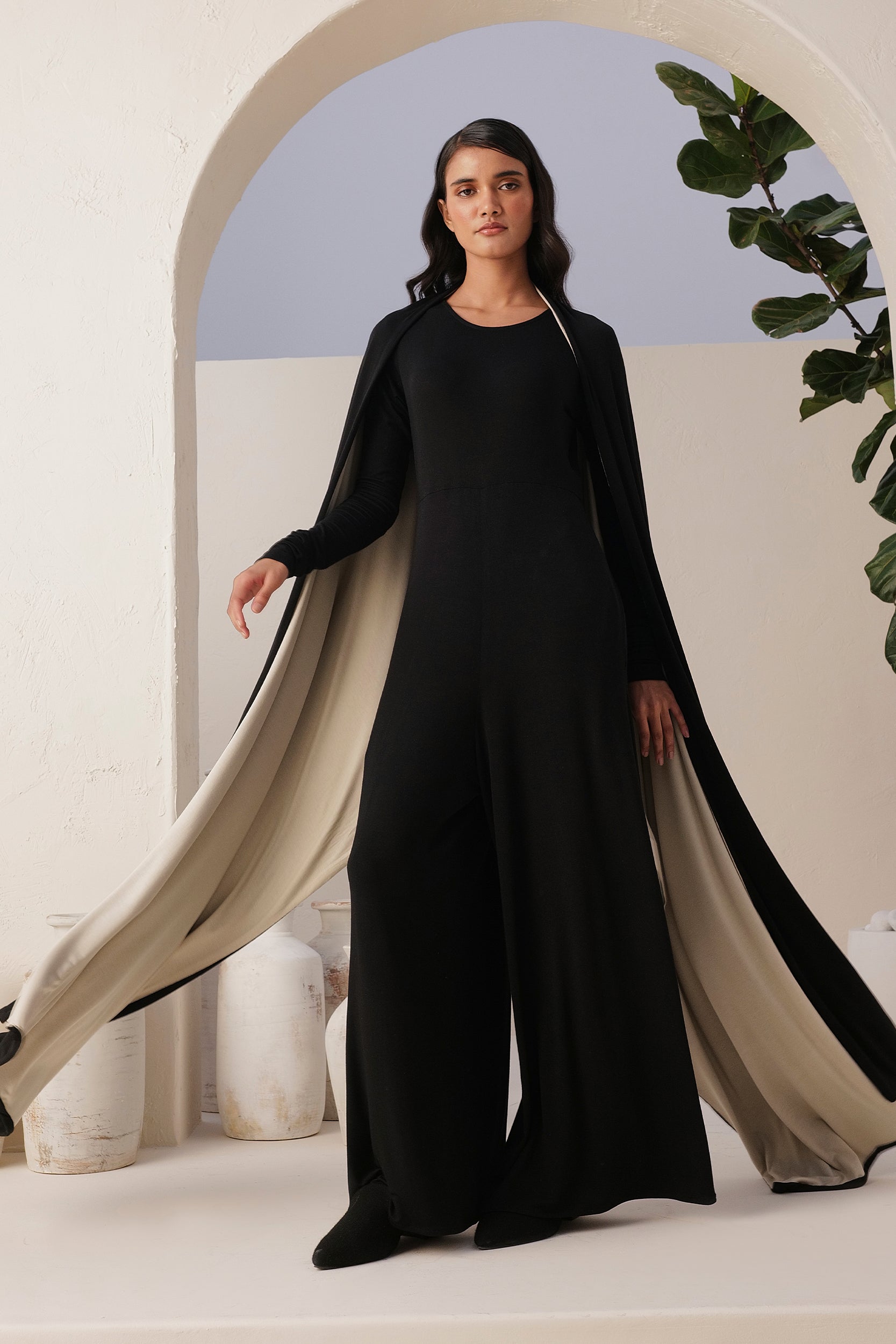 Sand Skin Reversible Shawl In Black & Natural
