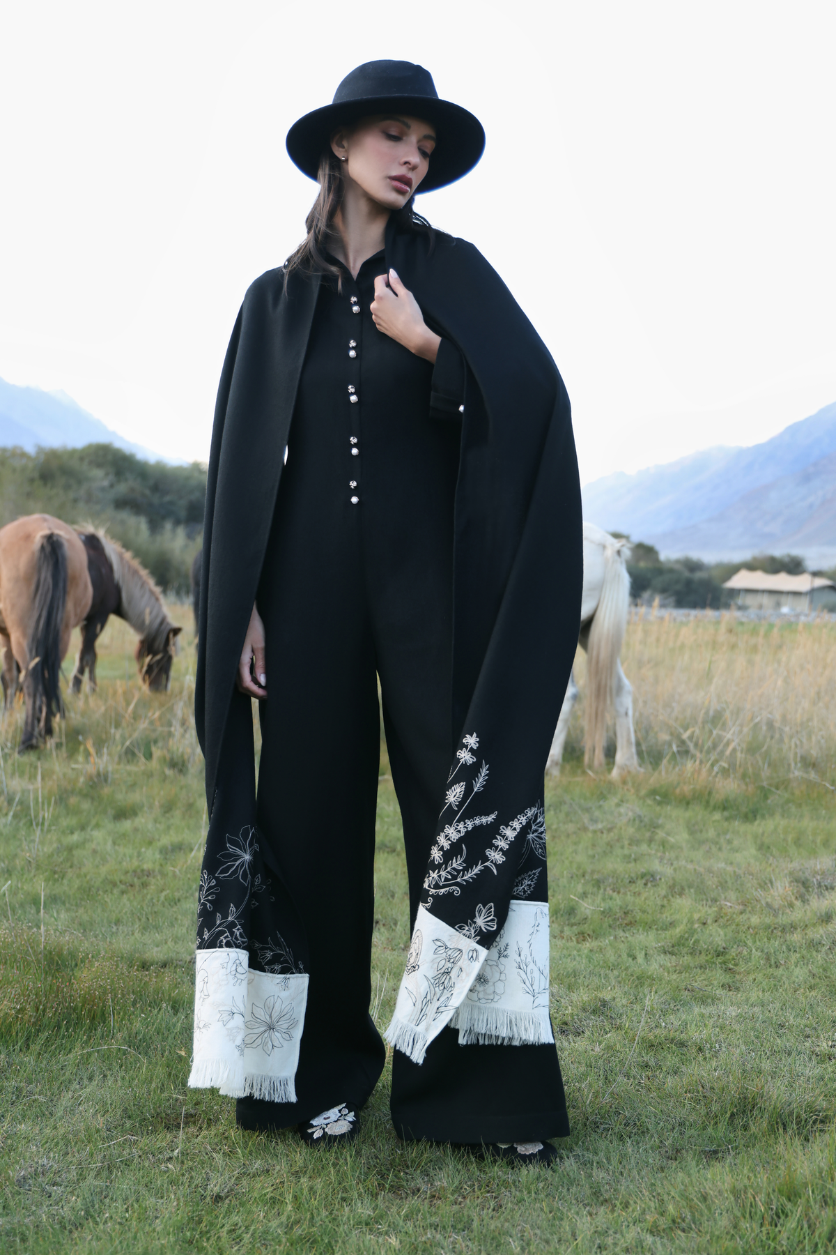 Hearth Woollen Shawl (Black & White)