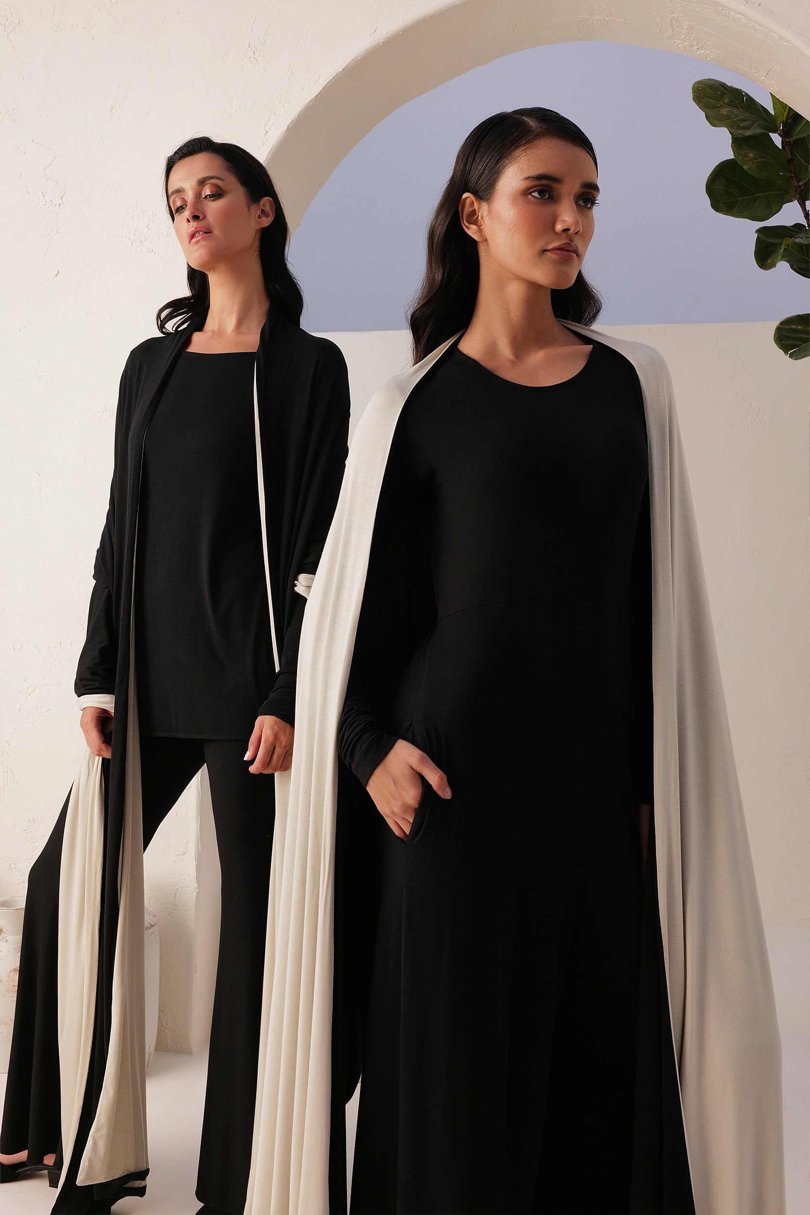 Sand Skin Reversible Shawl In Black & Natural