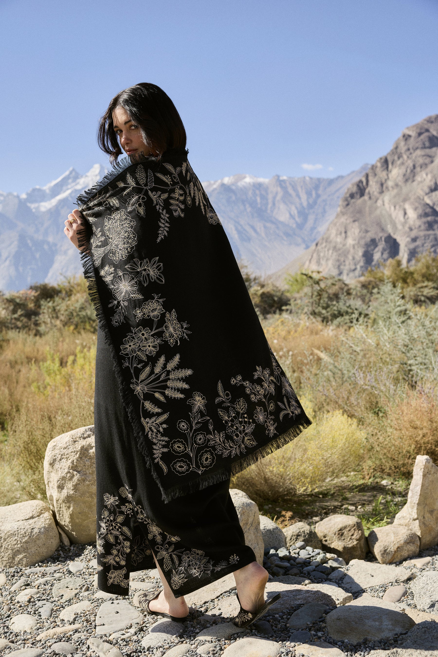 Juniper Woollen Square Scarf (Black)