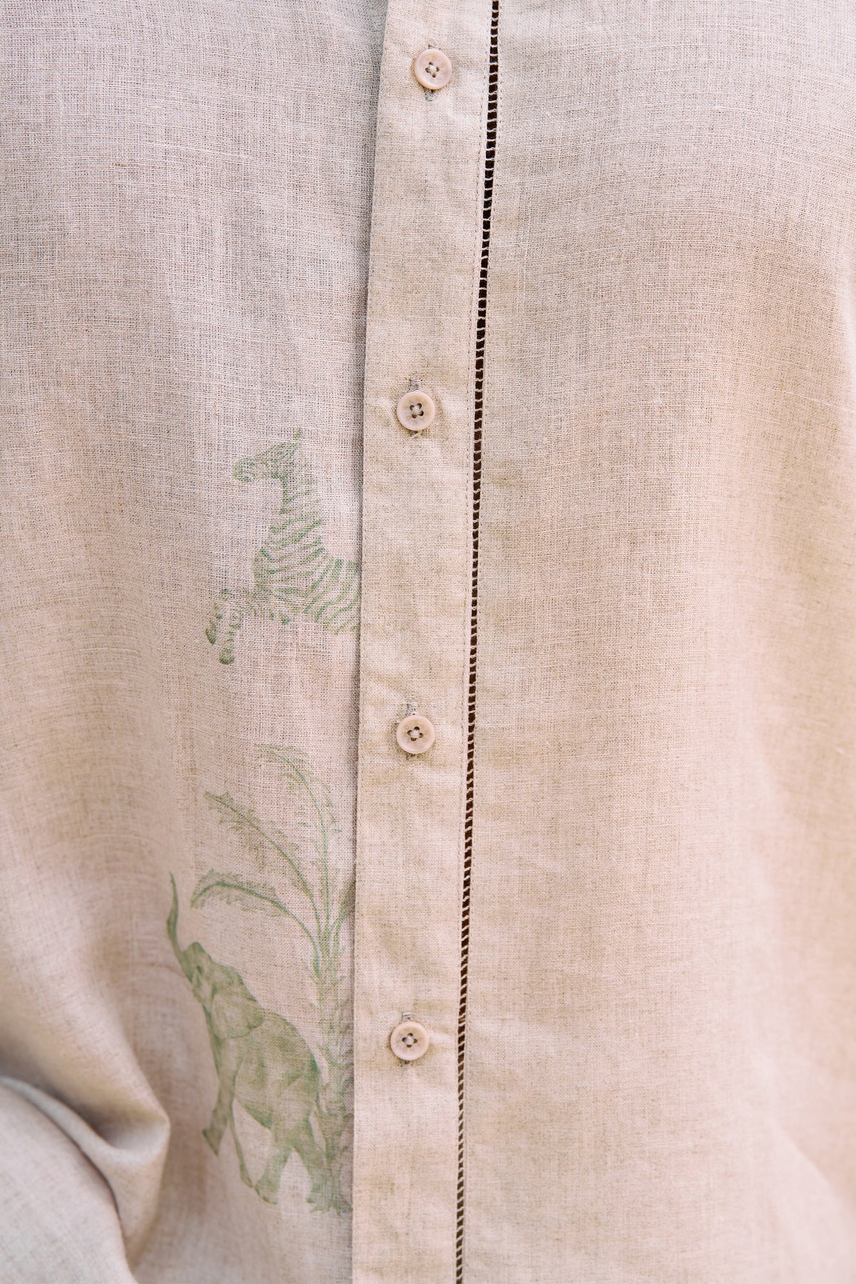 Horizon Peeking Print Shirt- MAN (Natural & Sage)