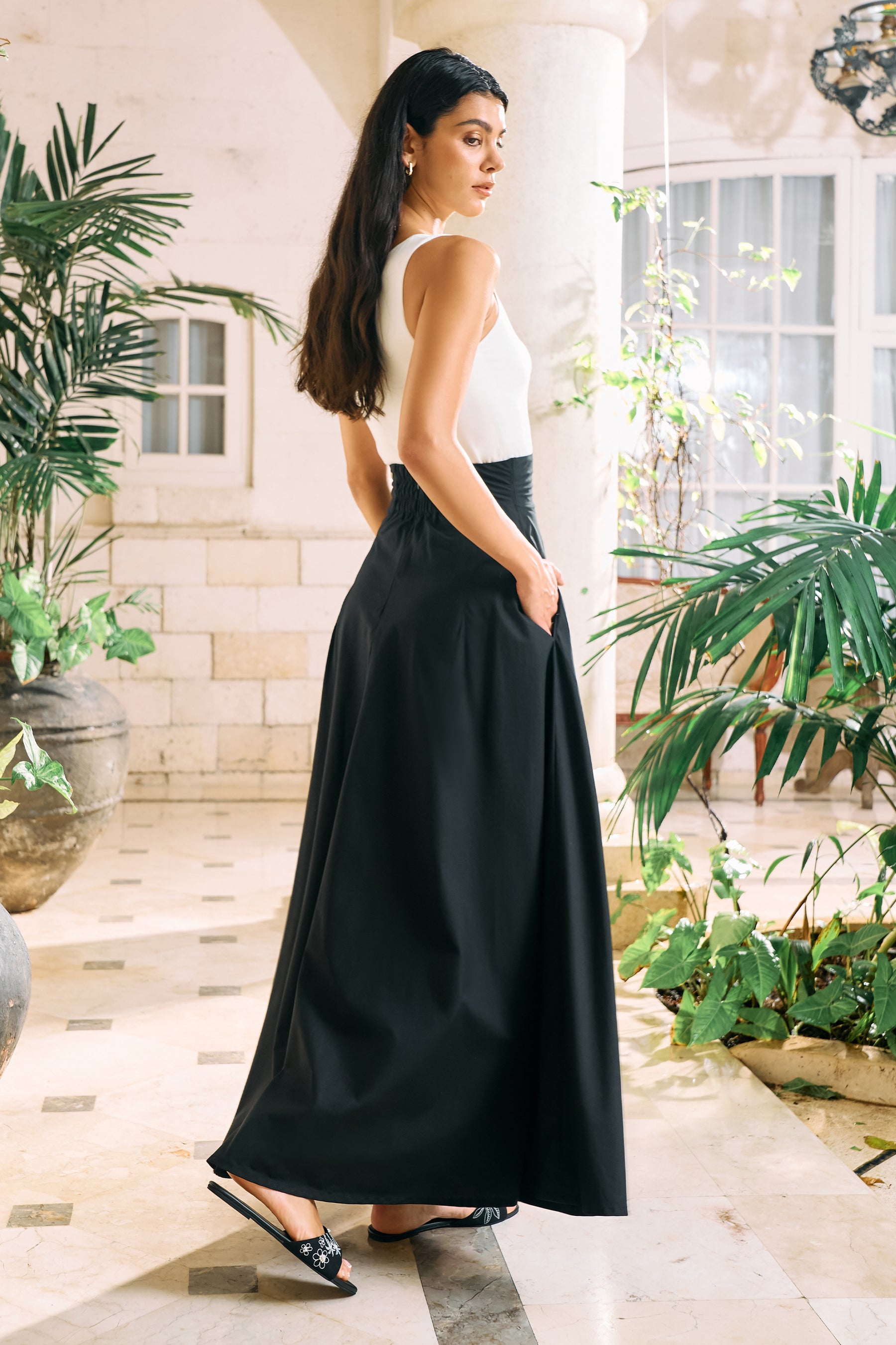 Quiet Poise Skirt (Black)