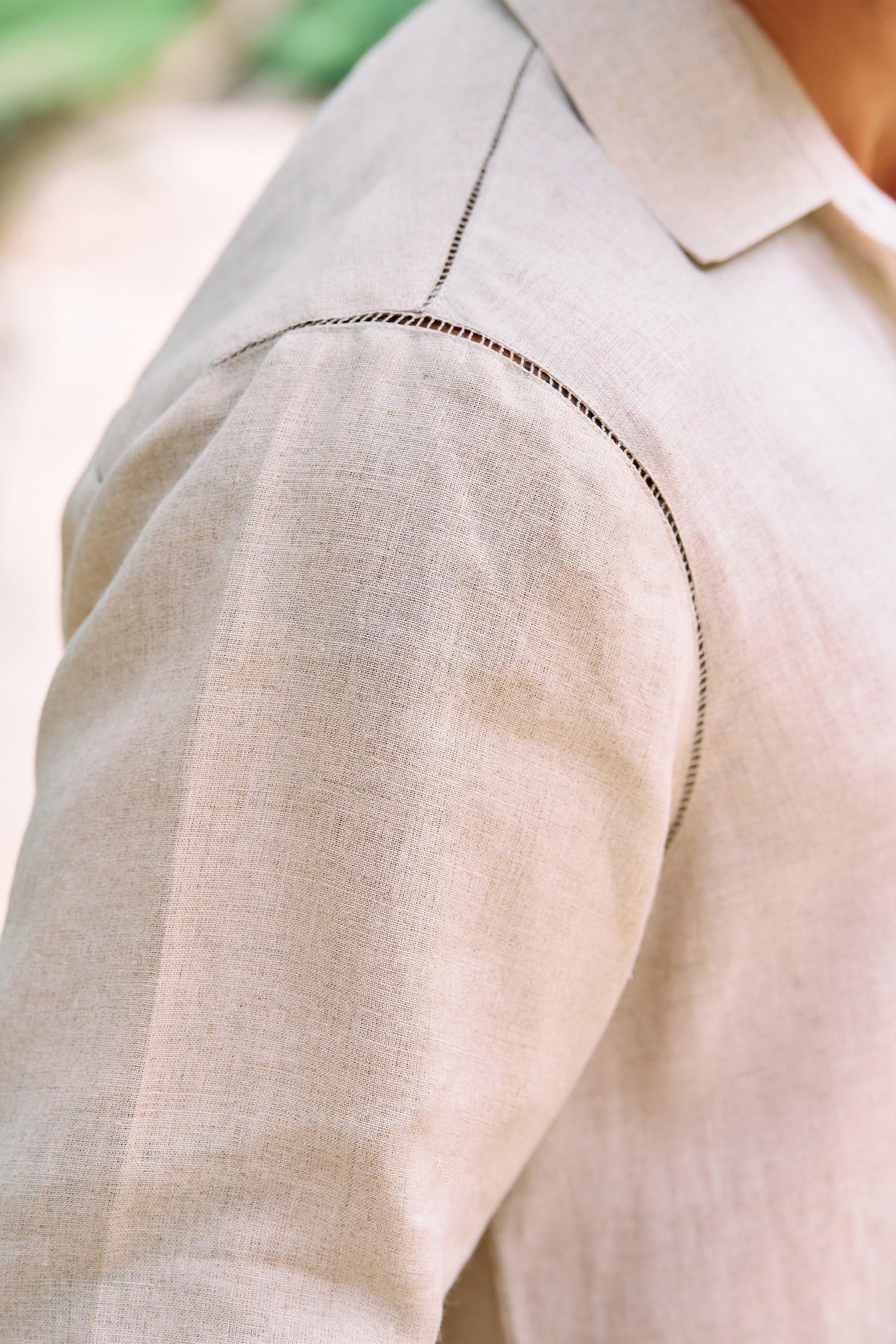 Horizon Peeking Print Shirt- MAN (Natural & Sage)