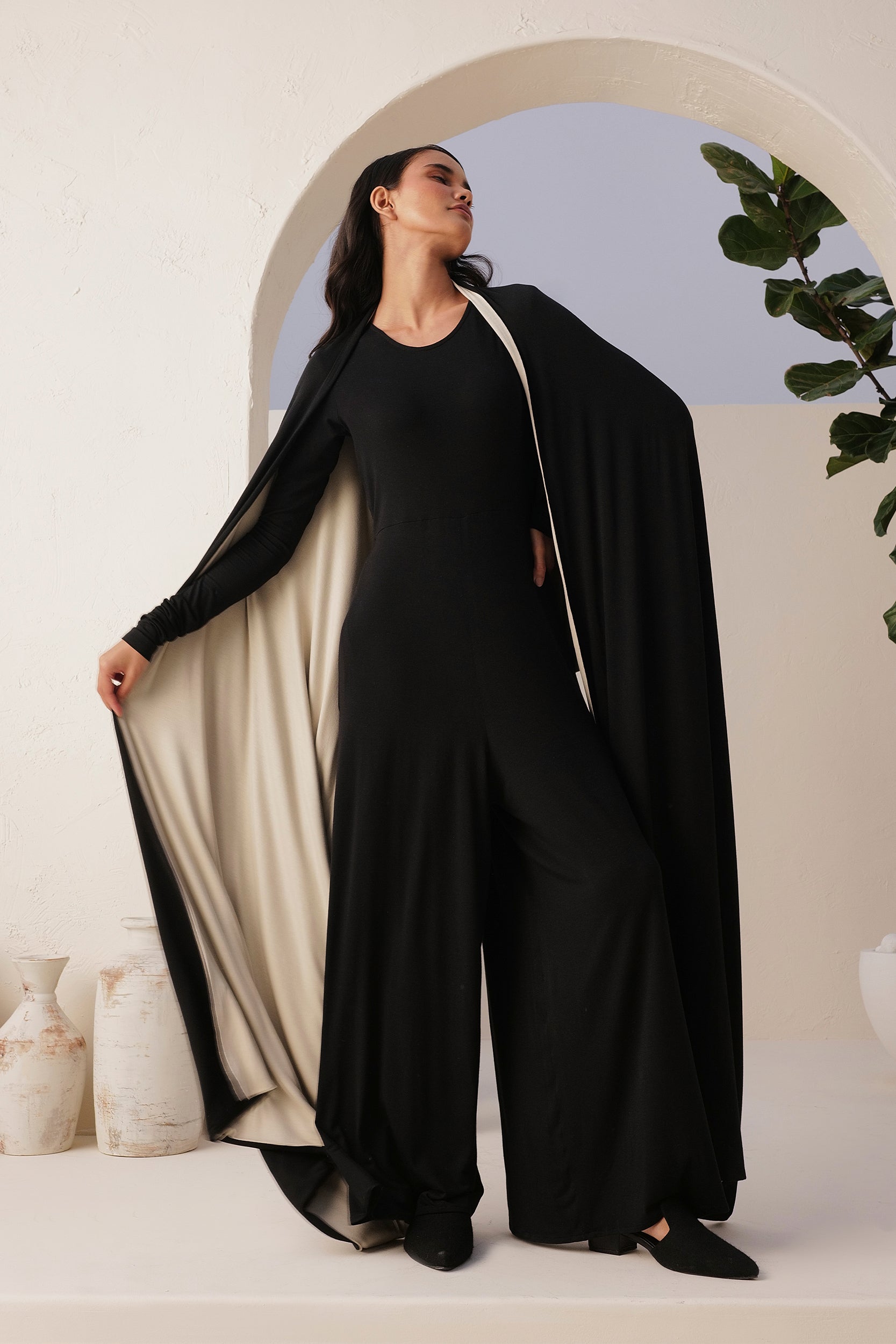 Sand Skin Reversible Shawl In Black & Natural