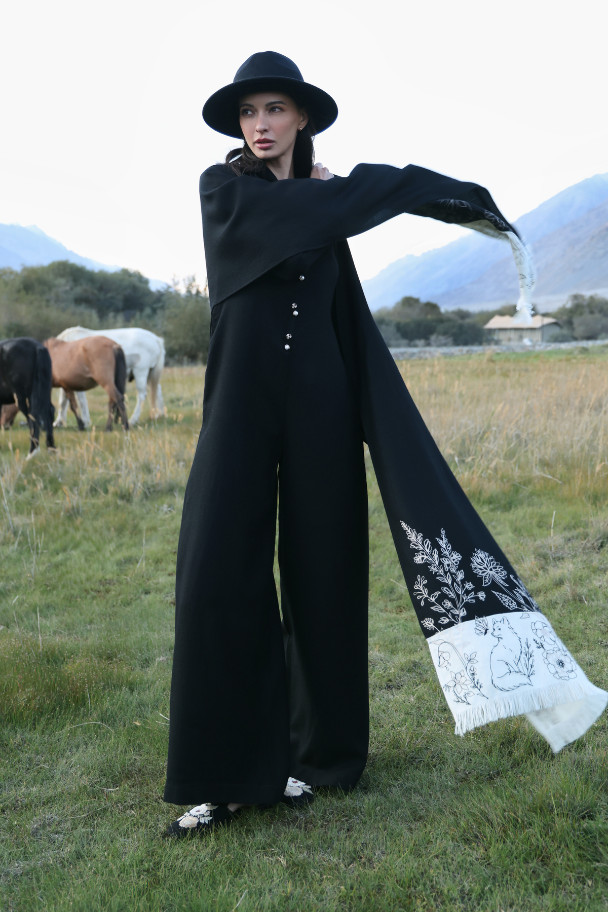 Hearth Woollen Shawl (Black & White)
