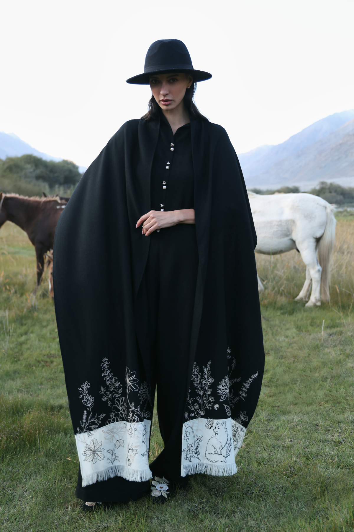 Hearth Woollen Shawl (Black & White)